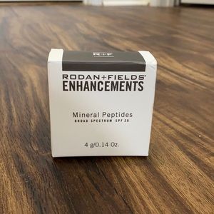 Rodan and Fields mineral peptides powder (shade light)